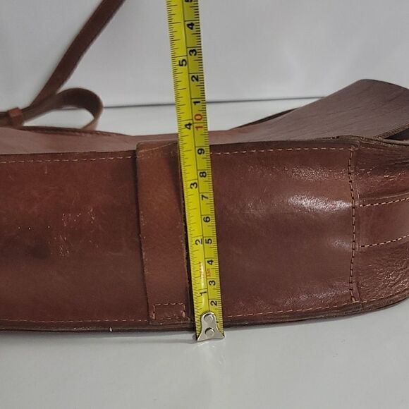 Lucky Brand The Point Leather Saddle Bag - Picture 7 of 12